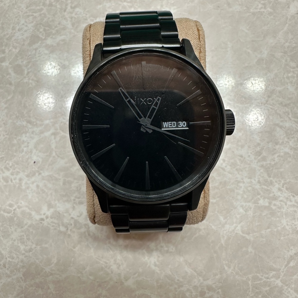 Nixon Sentry Blackout